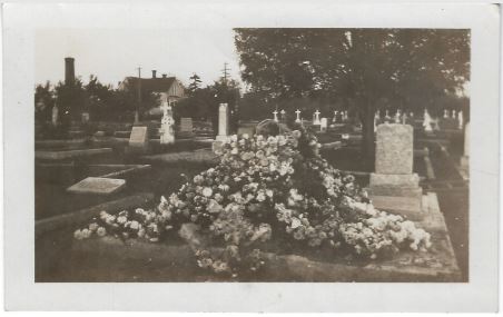 Louise's Grave 1929 - front